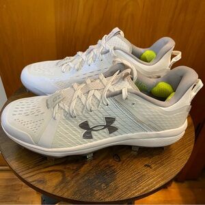 NWOT Men’s Under Armour White Yard Low MT TPU Baseball Cleats size 7